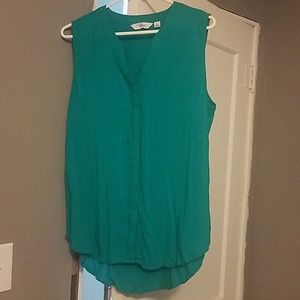 Sleeveless hi-lo top
